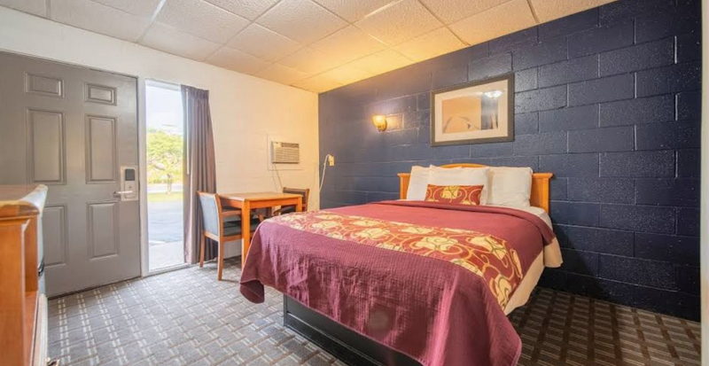 Sleep-ees Motel - Web Listing (newer photo)